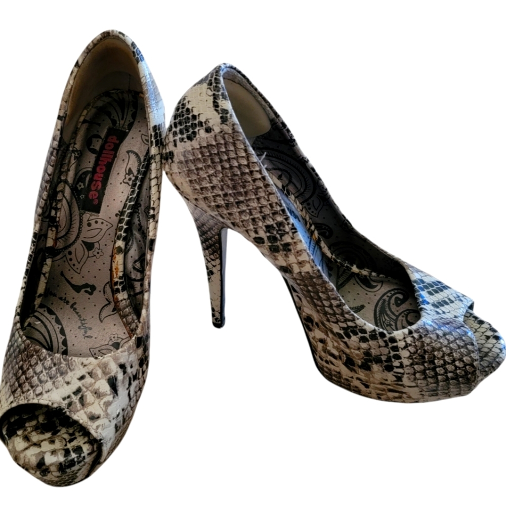 Dollhouse Stilleto Pumps; Snakeskin Print.. Sz 7.. 4" Heel